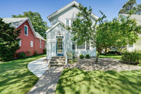 Ludington Home with 6 Bicycles Less Than 1 Mi to Beach! House in Ludington