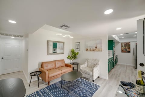 Chic Bakersfield Apartment about 5 Mi to Downtown! Condo in Bakersfield