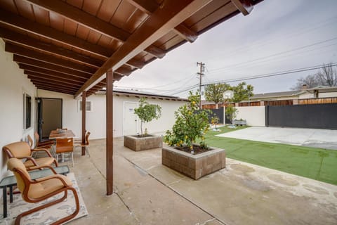 Bakersfield Vacation Rental about 5 Mi to Downtown! Copropriété in Bakersfield