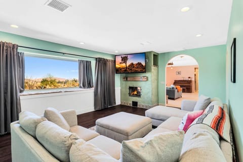Shimmering Desert Gem - A Ryson Property Maison in Yucca Valley