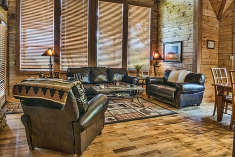 Relax with spectacular mountain views at Bear's Den Cabin in Lake Lure - firepit cabin Maison in Lake Lure