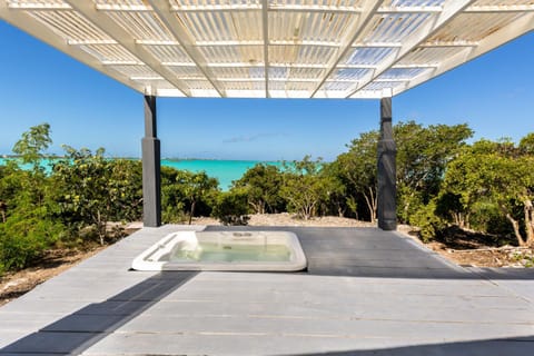 Waterside Home, Shaded Whirlpool Spa, Outdoor Dining, Smart TV, Amazon Prime House in Turks and Caicos Islands