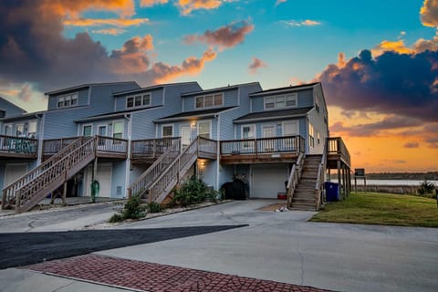 Amazing Sound View Home with Pool Haus in North Topsail Beach