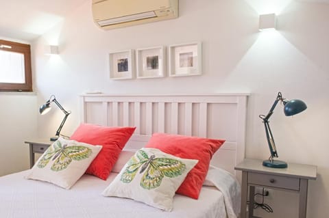 Bed, Photo of the whole room, Bedroom, air conditioner