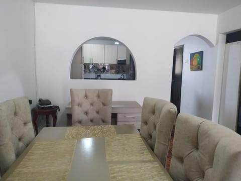 Habitación Amplia cerca al Éxito de la Cra 27 Vacation rental in Barranquilla