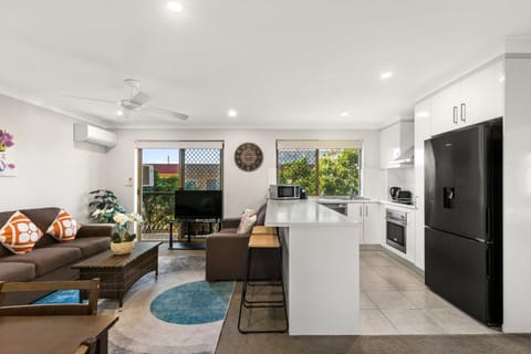 Kitchen or kitchenette, Living room, Dining area