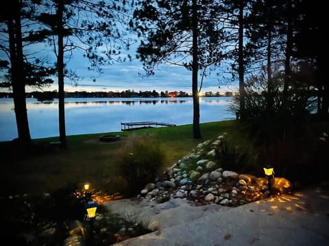 Redwood Retreat by the Lake Casa in Oscoda Township