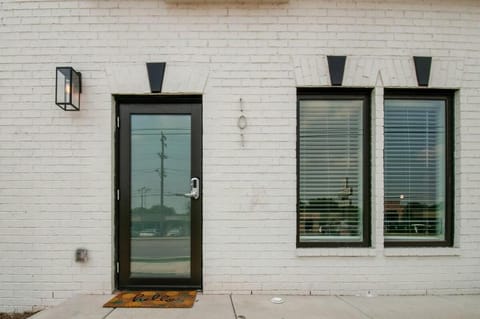 New Nashville Condo with 2 King beds walk to bars Apartment in East Nashville