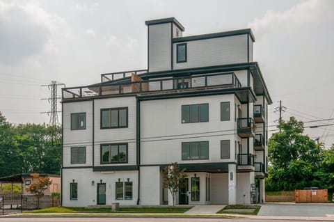 New Nashville Condo with 2 King beds walk to bars Apartment in East Nashville