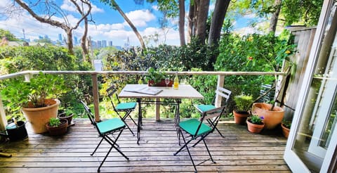 Charming Balmain Home with Sydney Skyline Views Maison in Rozelle