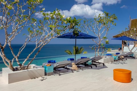 Pool view, Sea view, Swimming pool, sunbed