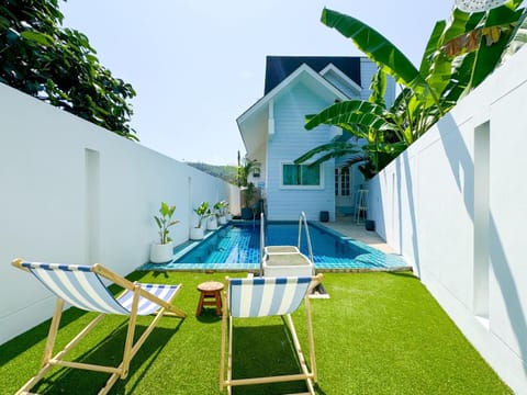 Property building, Spring, Day, Garden view, Pool view, Swimming pool, sunbed