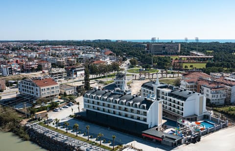 Property building, Day, Neighbourhood, Natural landscape, Bird's eye view, City view, River view, Street view, Location