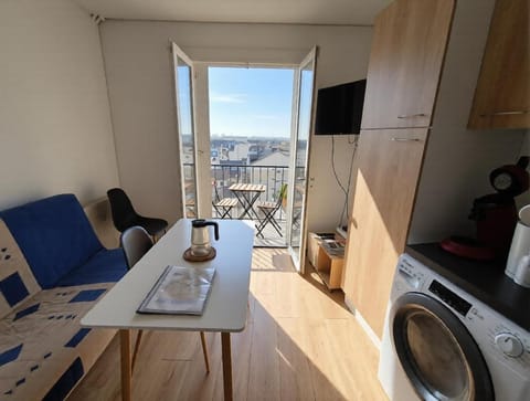 TV and multimedia, Balcony/Terrace, Seating area, Dining area, City view, washing machine, dryer