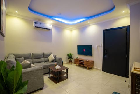 Communal lounge/ TV room, TV and multimedia, Living room, Seating area, Evening entertainment, air conditioner