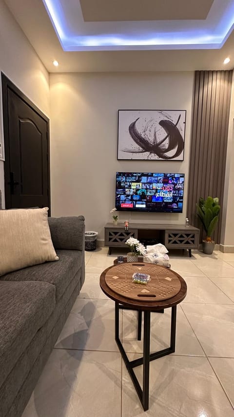 TV and multimedia, Living room, Evening entertainment