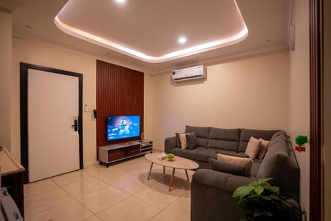 Communal lounge/ TV room, TV and multimedia, Living room, Seating area, Evening entertainment, air conditioner