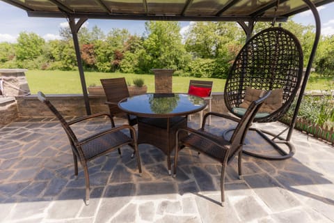 Patio, View (from property/room), Seating area, Garden view