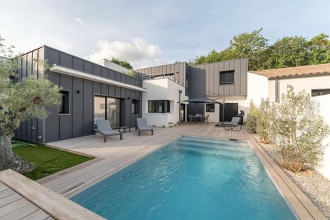 L'Oasis - villa avec piscine chauffée classée 5* Villa in La Rochelle