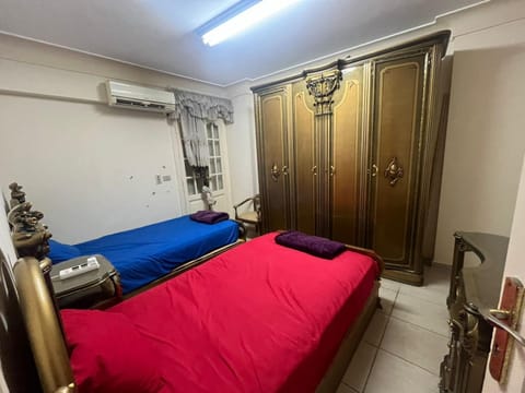 Private Room in a fully equipped sea view apartment غرف خاصة للرجال فقط Vacation rental in Alexandria