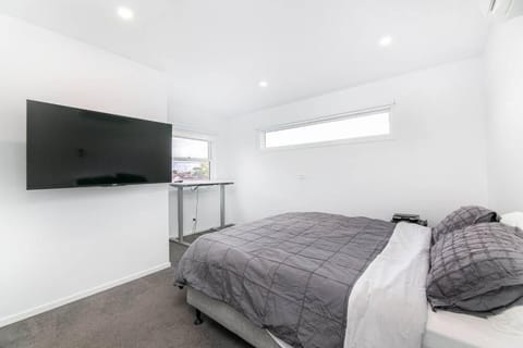 Perfect for Families and Groups - Large 5 Bedroom House in Melbourne