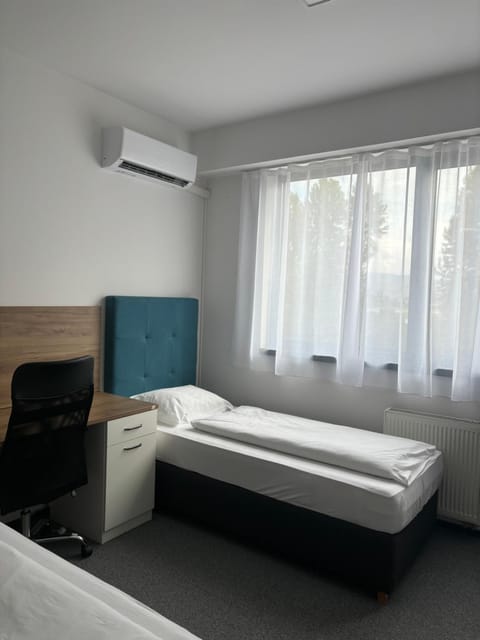 Bed, Photo of the whole room, Bedroom, air conditioner