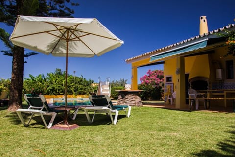 Patio, BBQ facilities, Garden, Dining area, Swimming pool, Swimming pool