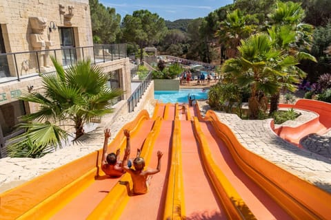 Property building, Day, Pool view, Swimming pool