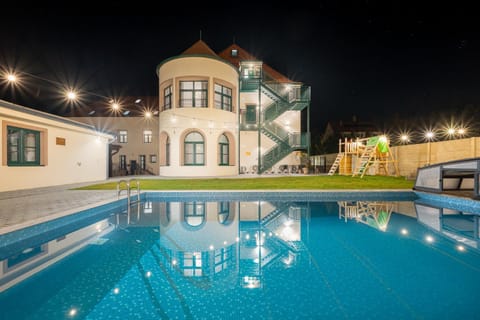 Property building, Swimming pool