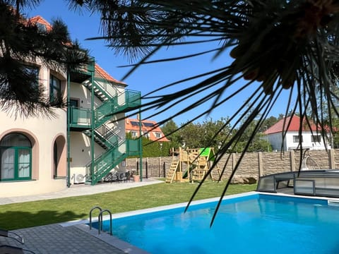 Property building, Day, Garden, Garden view, Pool view, Swimming pool, Swimming pool, sunbed