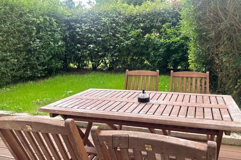 Patio, Dining area, Garden view