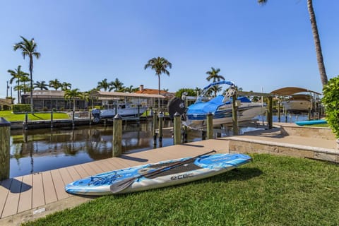 Gulf Access, Kayak, Paddle Board, Heated Saltwater Pool and Dolphins! - Villa Delfin- Roelens Haus in Cape Coral