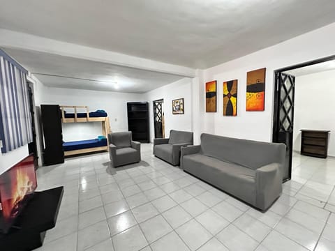 Suite para 15 personas cerca auto, MEX-QRO Apartment in Hidalgo, Mexico