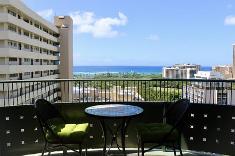 Upscale Zen Waikiki Apartment condo Copropriété in McCully-Moiliili