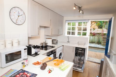 Garden, Coffee/tea facilities, dishwasher, minibar, pet friendly, stove, toaster, washing machine, kitchen