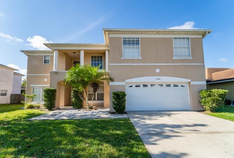 Kissimmee Pool Home with Spa Backing Onto Conservation Close to Theme Parks House in Poinciana