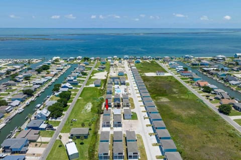 New Coastal Cottage With Pool House in Rockport