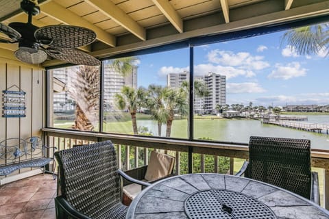 Walk 2 Beach Golf Dining & More -Sleeps 12 House in Miramar Beach