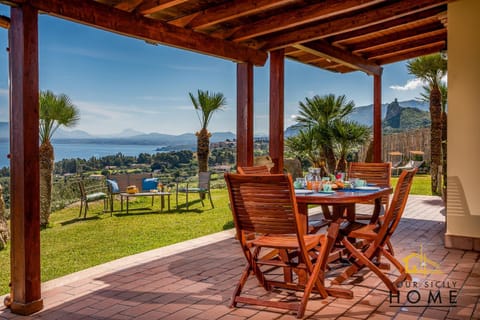 Patio, Day, Natural landscape, Balcony/Terrace, Dining area, Sea view