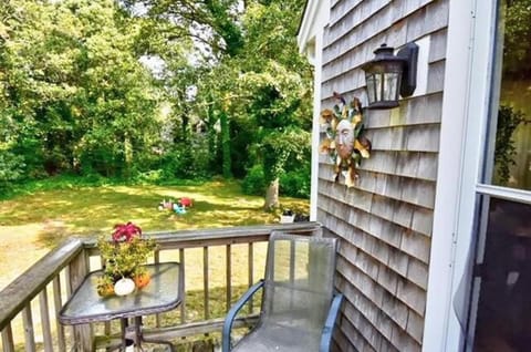 2 Miles to Nauset & Coast Guard Beach Dog Friendly Maison in Eastham
