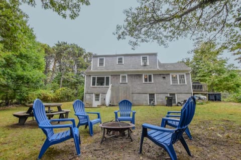 2 Miles to Nauset & Coast Guard Beach Dog Friendly Maison in Eastham