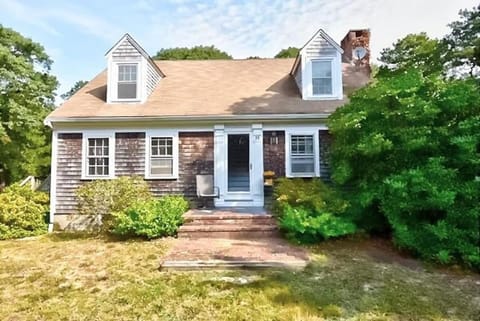 2 Miles to Nauset & Coast Guard Beach Dog Friendly House in Eastham