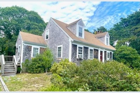 2 Miles to Nauset & Coast Guard Beach Dog Friendly House in Eastham