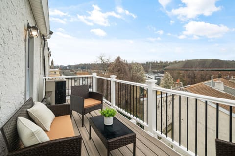 Silverwood Serenity - Balcony and City Views with Parking Condominio in Manayunk