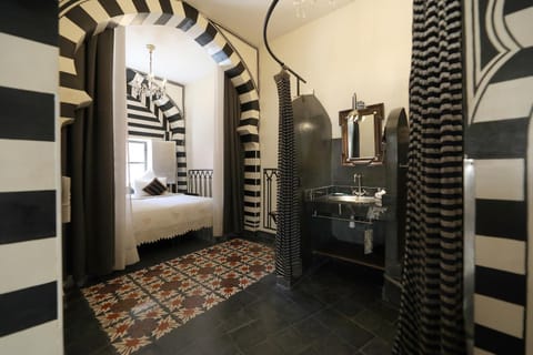 Bathroom, Photo of the whole room