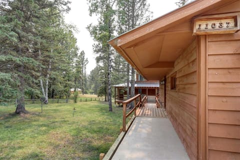 Trail Mountain Cabin House in North Lawrence