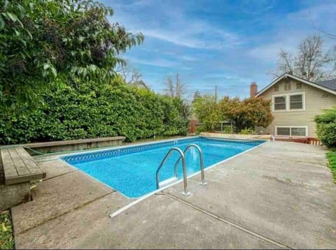 Medford Home And 2 Condos With Pool Maison in Medford