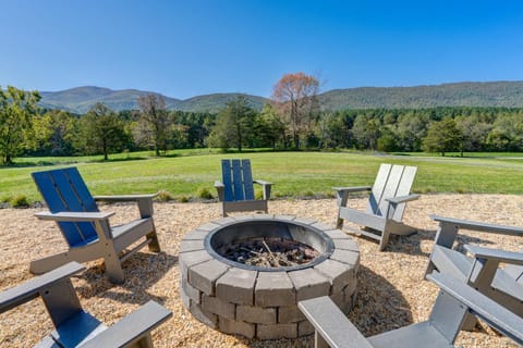 Contemporary Mountain Holiday Home with Hot Tub House in Nelson County