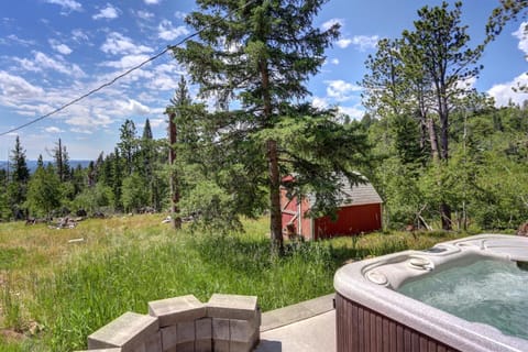 Wanderlust Cabin House in North Lawrence