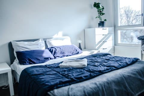 Bed, Photo of the whole room, Bedroom, towels